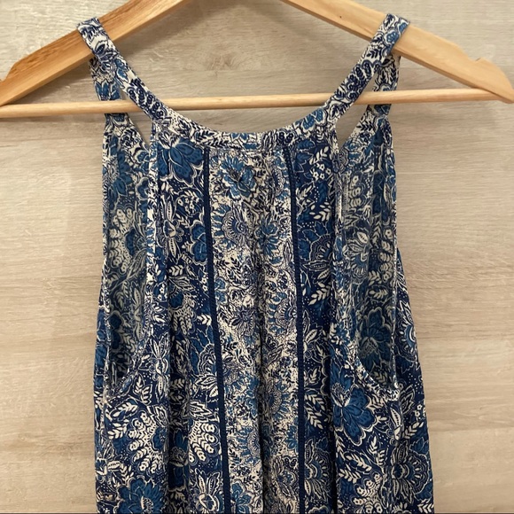 NWOT Warehouse One Blue and White Boho Floral Sleeveless Top - Picture 6 of 13